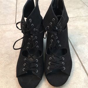 Torrid 10W lace up wedges black